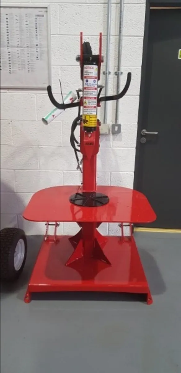 Hydraulic log splitters at Breens - Image 3
