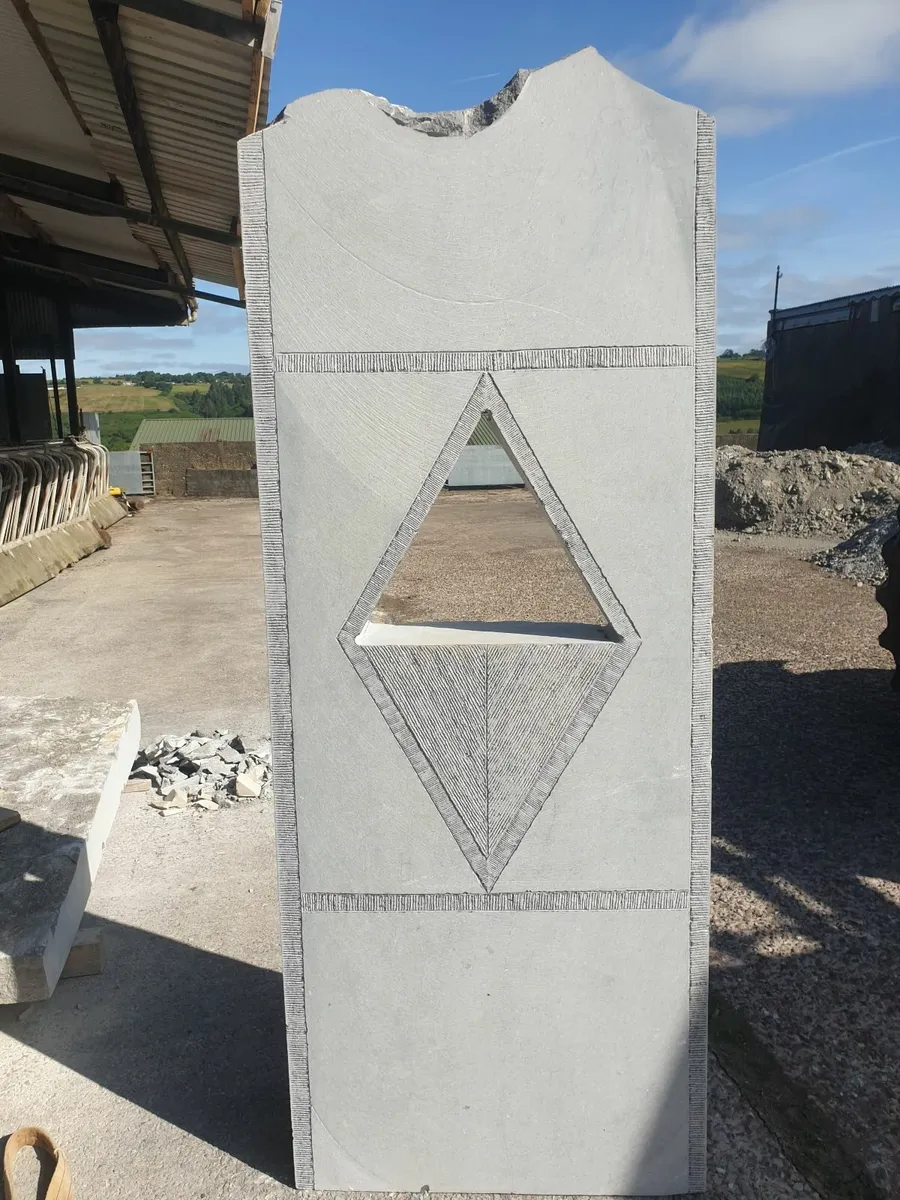 Limestone monolith see thru - Image 1