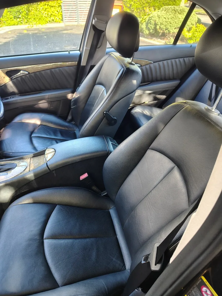 Mercedes-Benz E-Class 2008 - Image 2