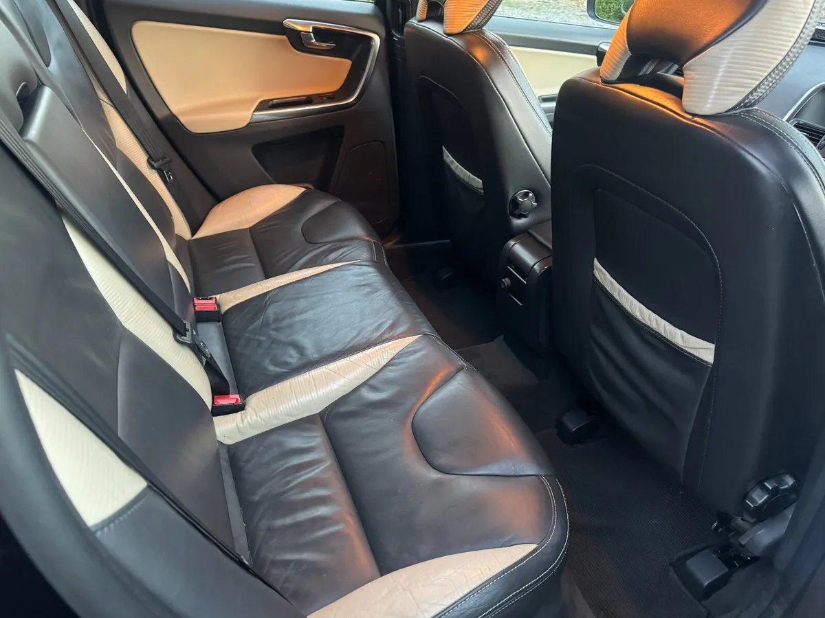 2012 Volvo XC60 2.0 Diesel R-Design - Image 4