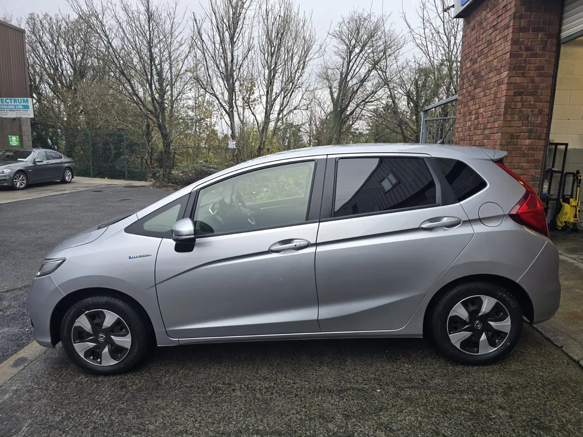 Honda Fit 1.5L Hybrid 2019 - Image 4
