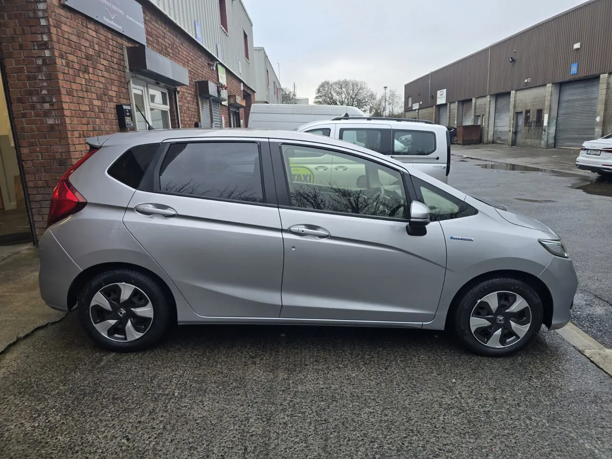 Honda Fit 1.5L Hybrid 2019 - Image 3
