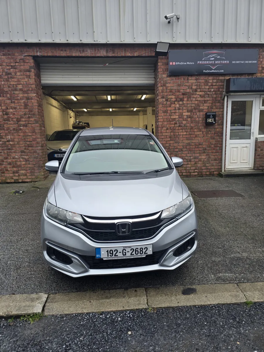 Honda Fit 1.5L Hybrid 2019 - Image 2