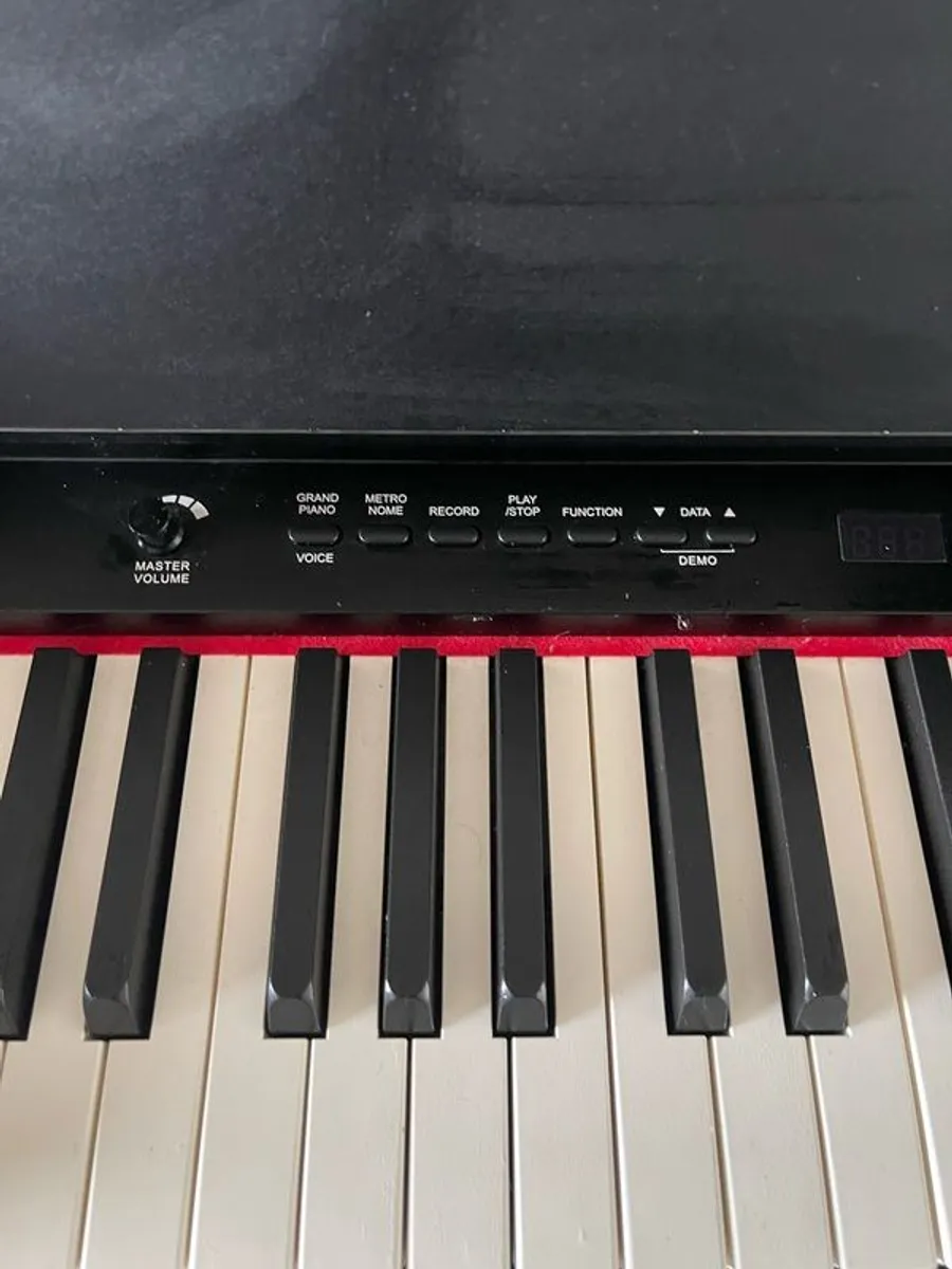 Nux WK310 digital piano with stool - Image 2