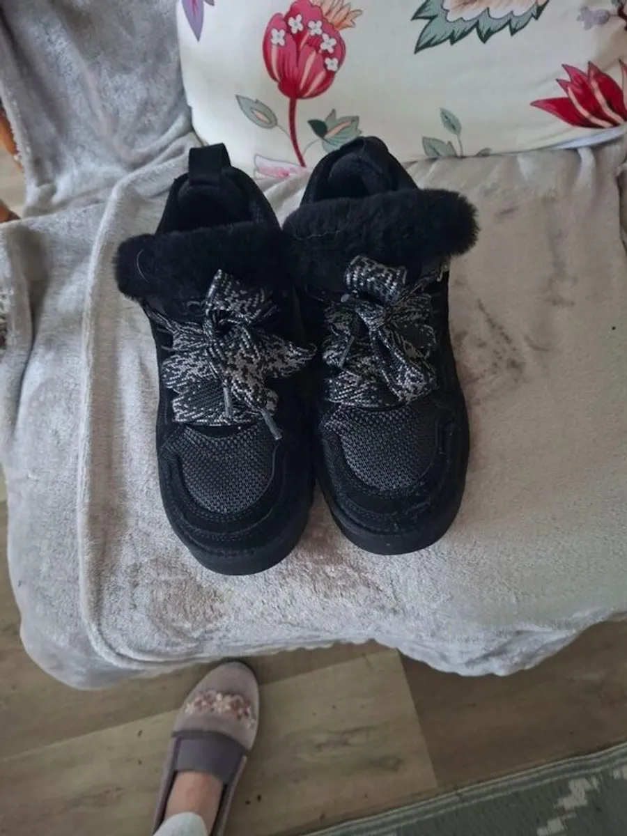 ugg black lowmel - Image 3