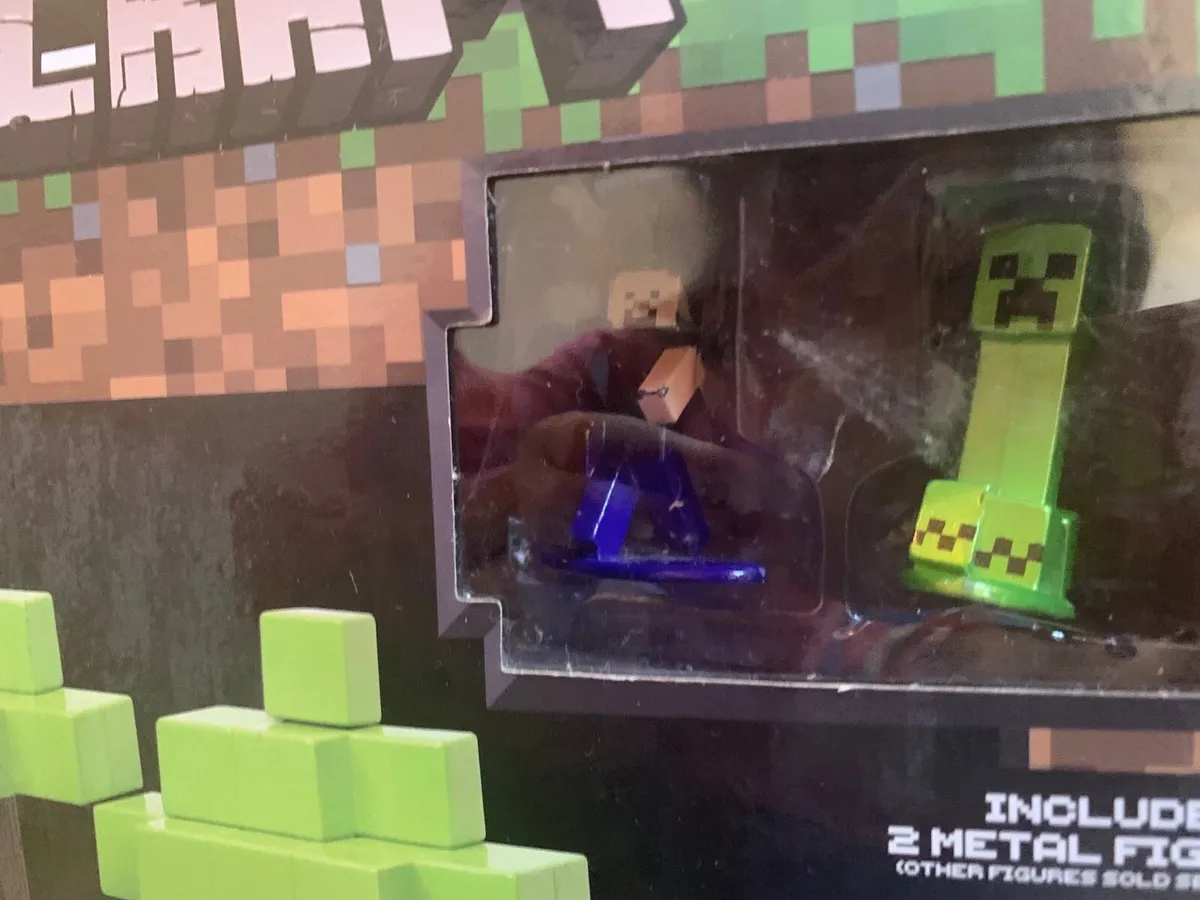 Minecraft building with figures - Image 4