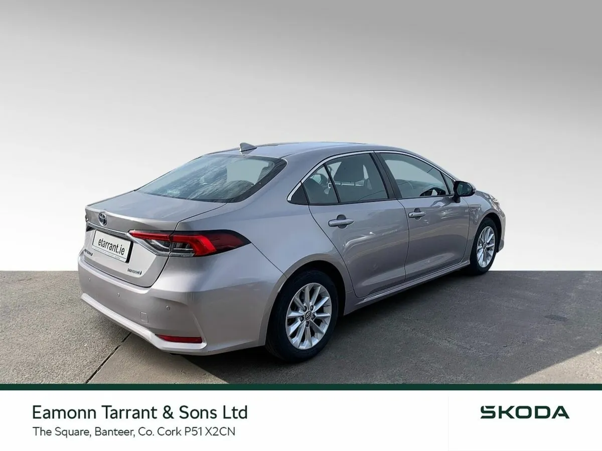 Toyota Corolla 1.8 Hybrid Luna Saloon - Image 3