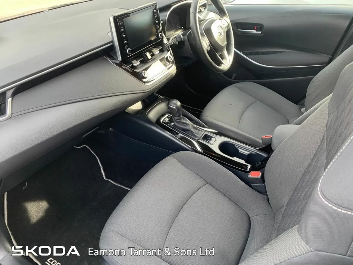 Toyota Corolla 1.8 Hybrid Luna Saloon - Image 4