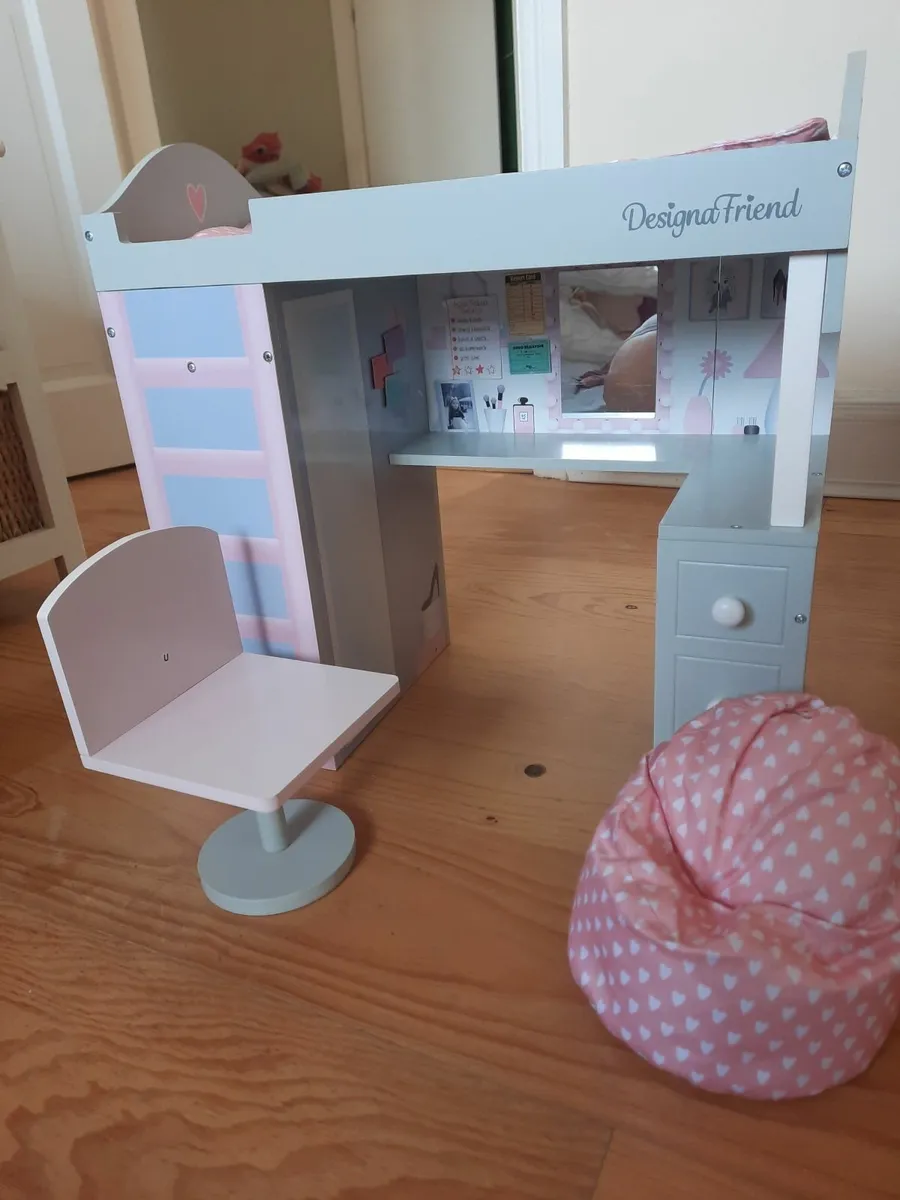 Designafriend bundle- bedroom and doll and accesso - Image 1
