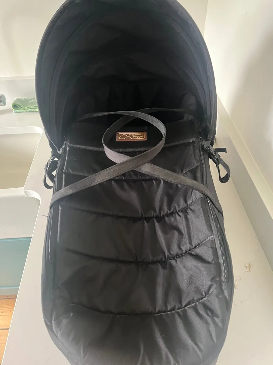 Mountain buggy bassinet - Image 2