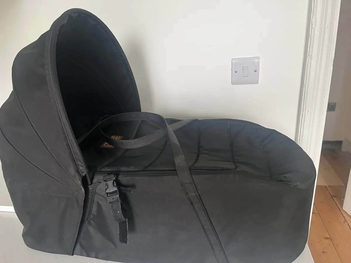Mountain buggy bassinet - Image 3