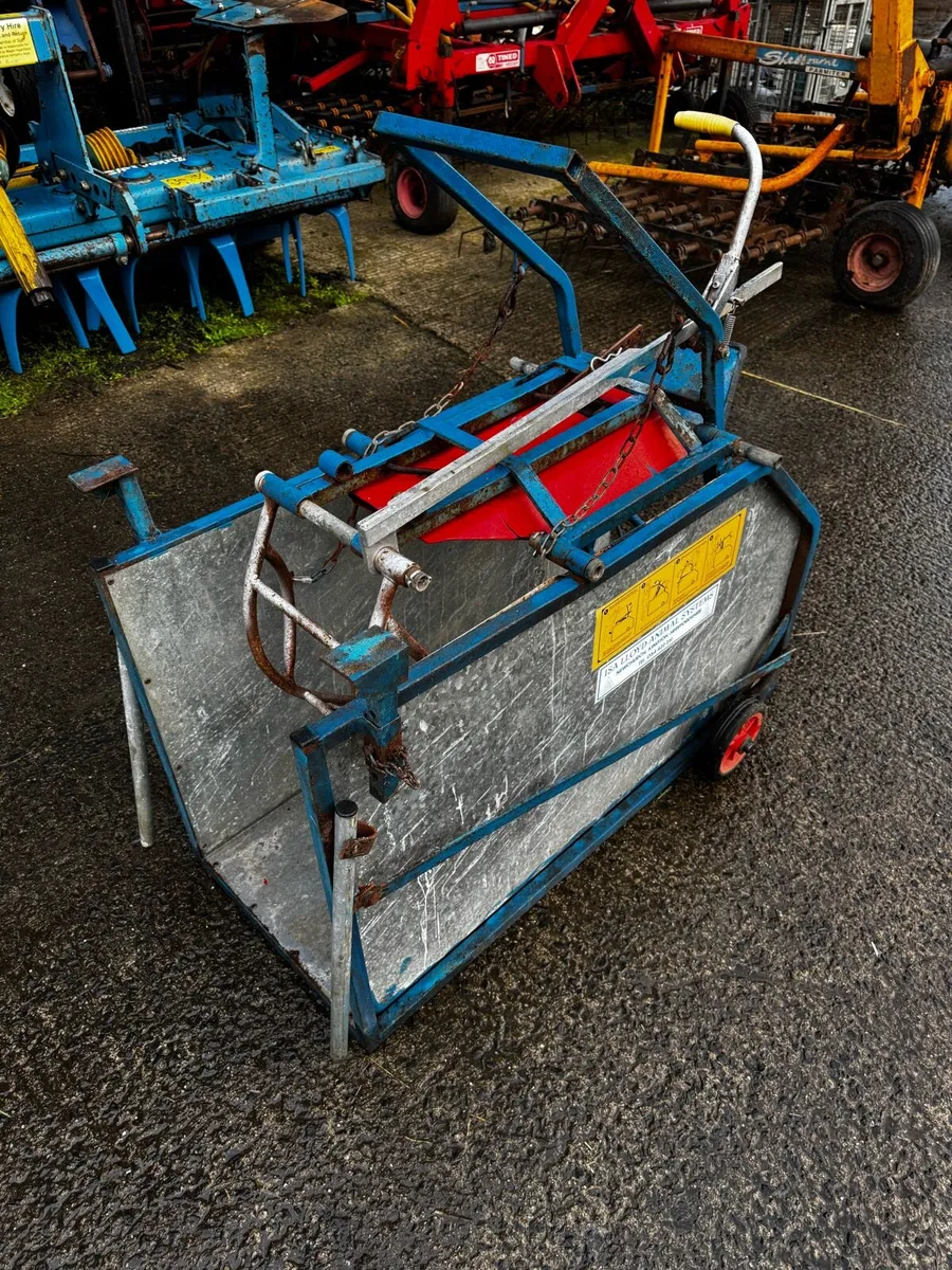 Lloyd Sheep Turnover Crate - Image 1