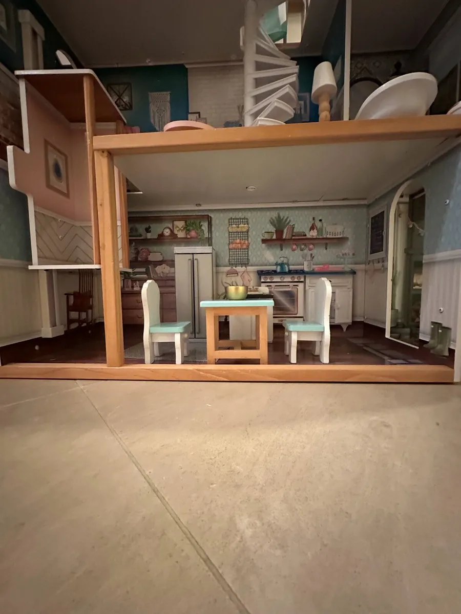 Wooden doll house - Image 3