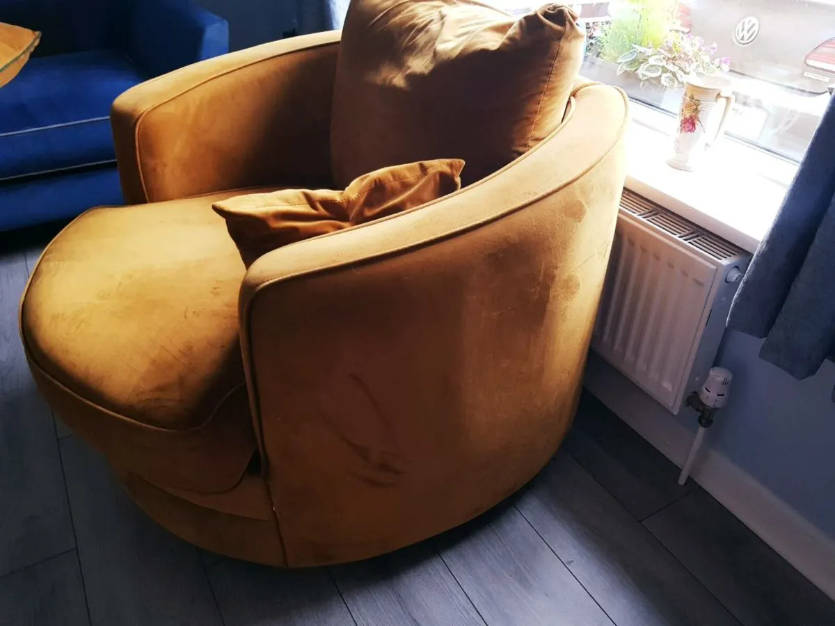 Big comfy swivel chair - Image 4