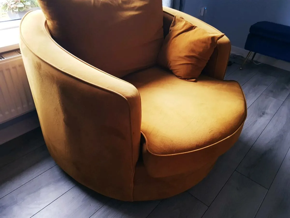 Big comfy swivel chair - Image 1