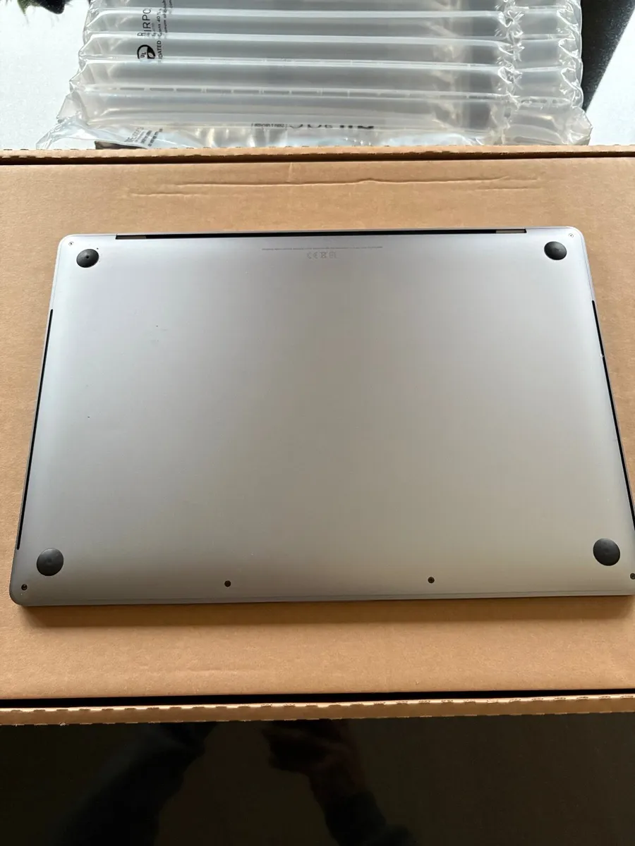 16" Apple MacBook Pro Tahoe (512GB SSD, 16gb) - Image 4