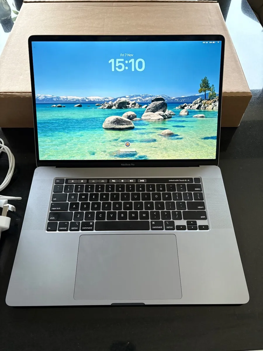 16" Apple MacBook Pro Tahoe (512GB SSD, 16gb) - Image 1