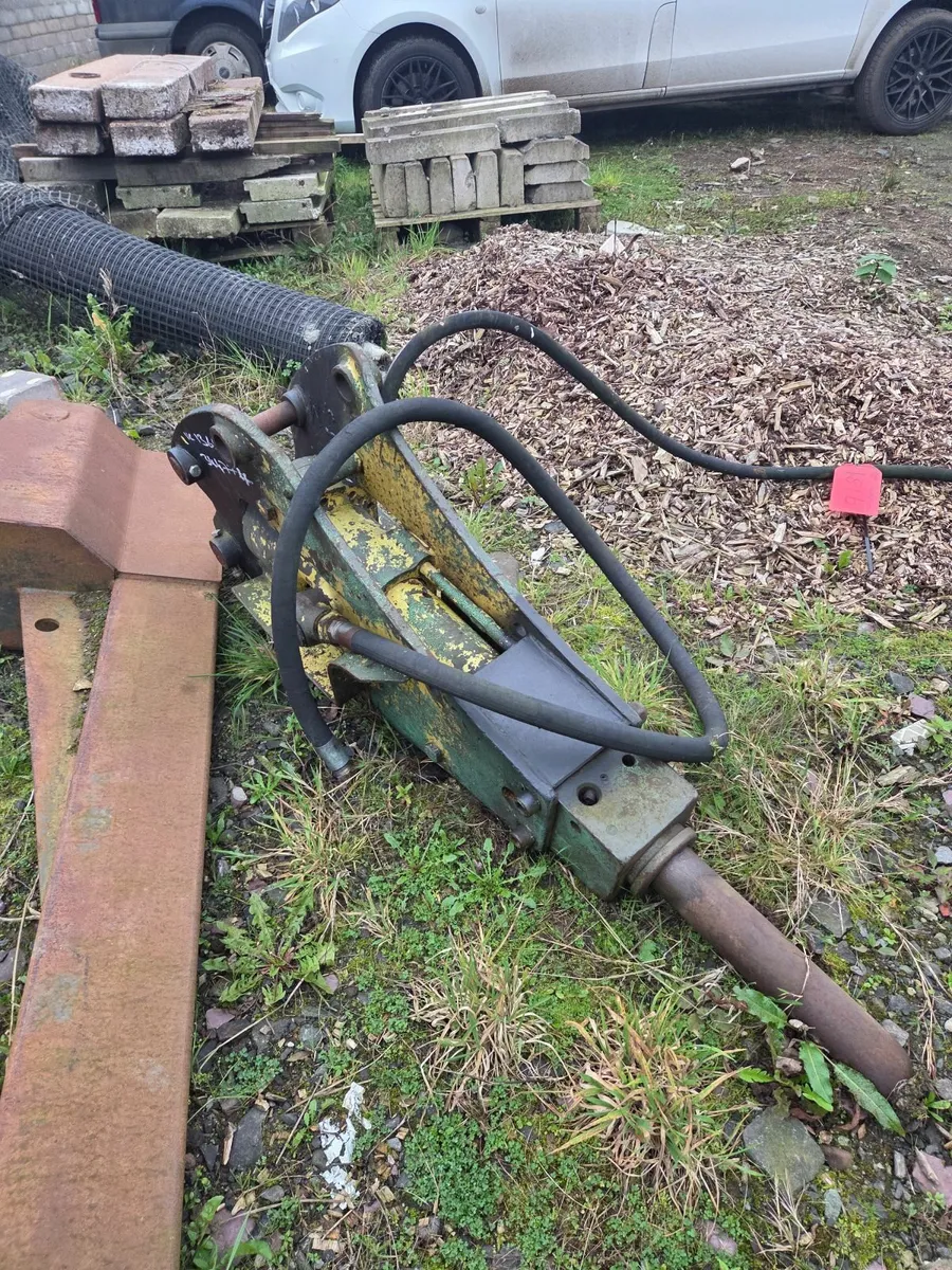 Montabert hammer 4>6t - Image 1