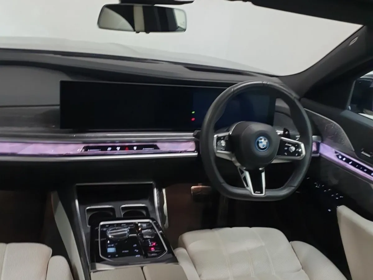 BMW 7-Series M760 7AMP 4DR AUTO - Image 4