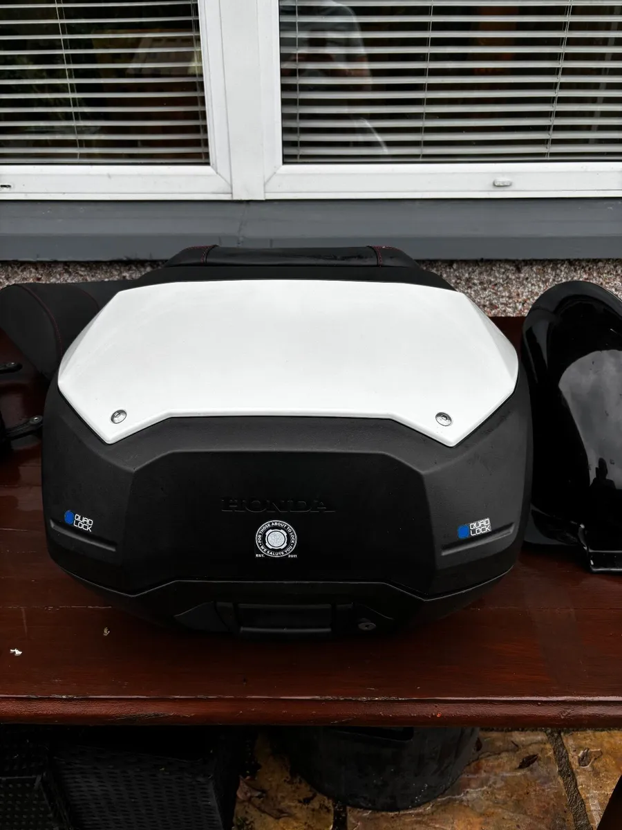 Honda NT 1100 Top Box, Rear Hugger, Comfort Seat - Image 1