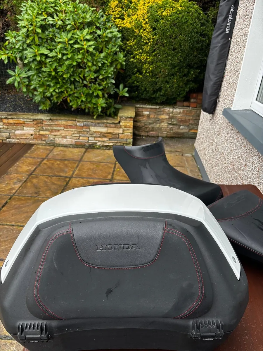 Honda NT 1100 Top Box, Rear Hugger, Comfort Seat - Image 2