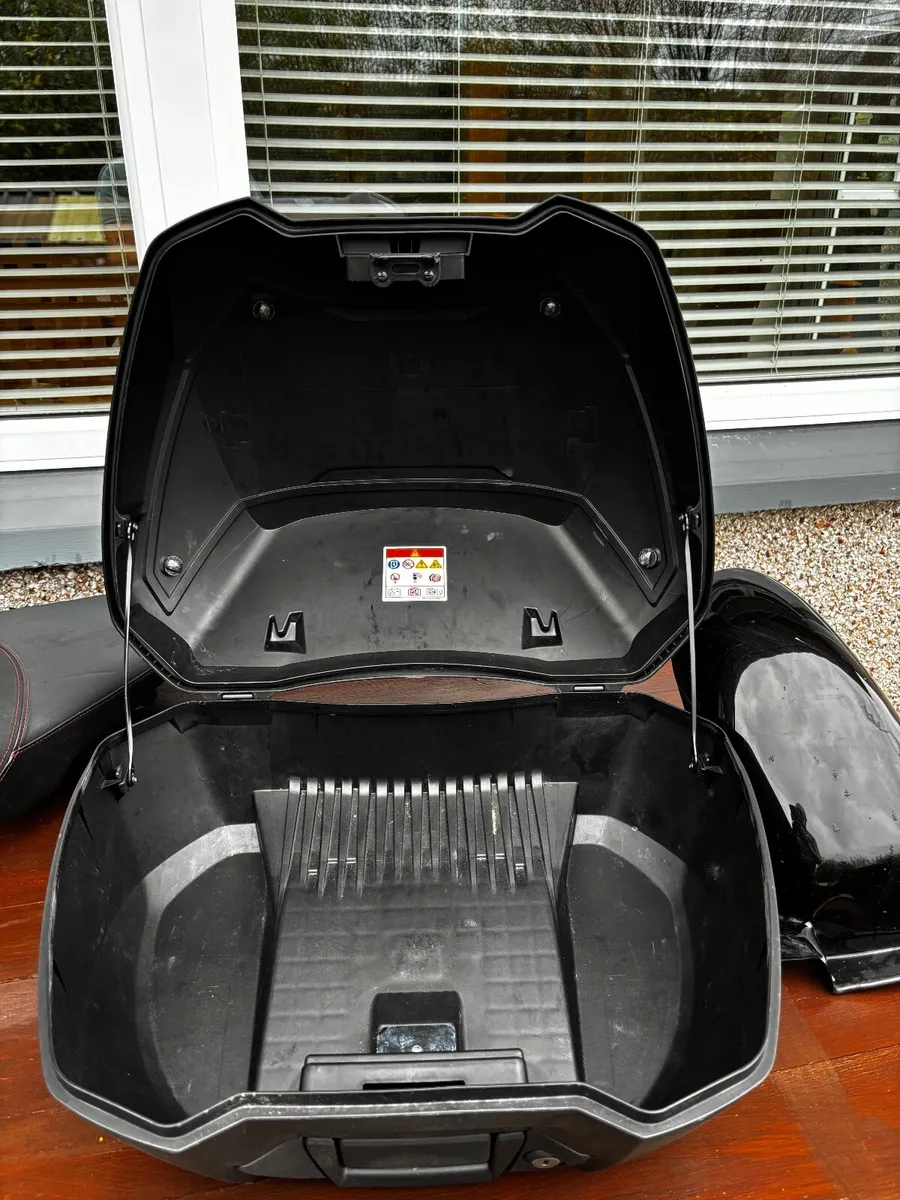 Honda NT 1100 Top Box, Rear Hugger, Comfort Seat - Image 3