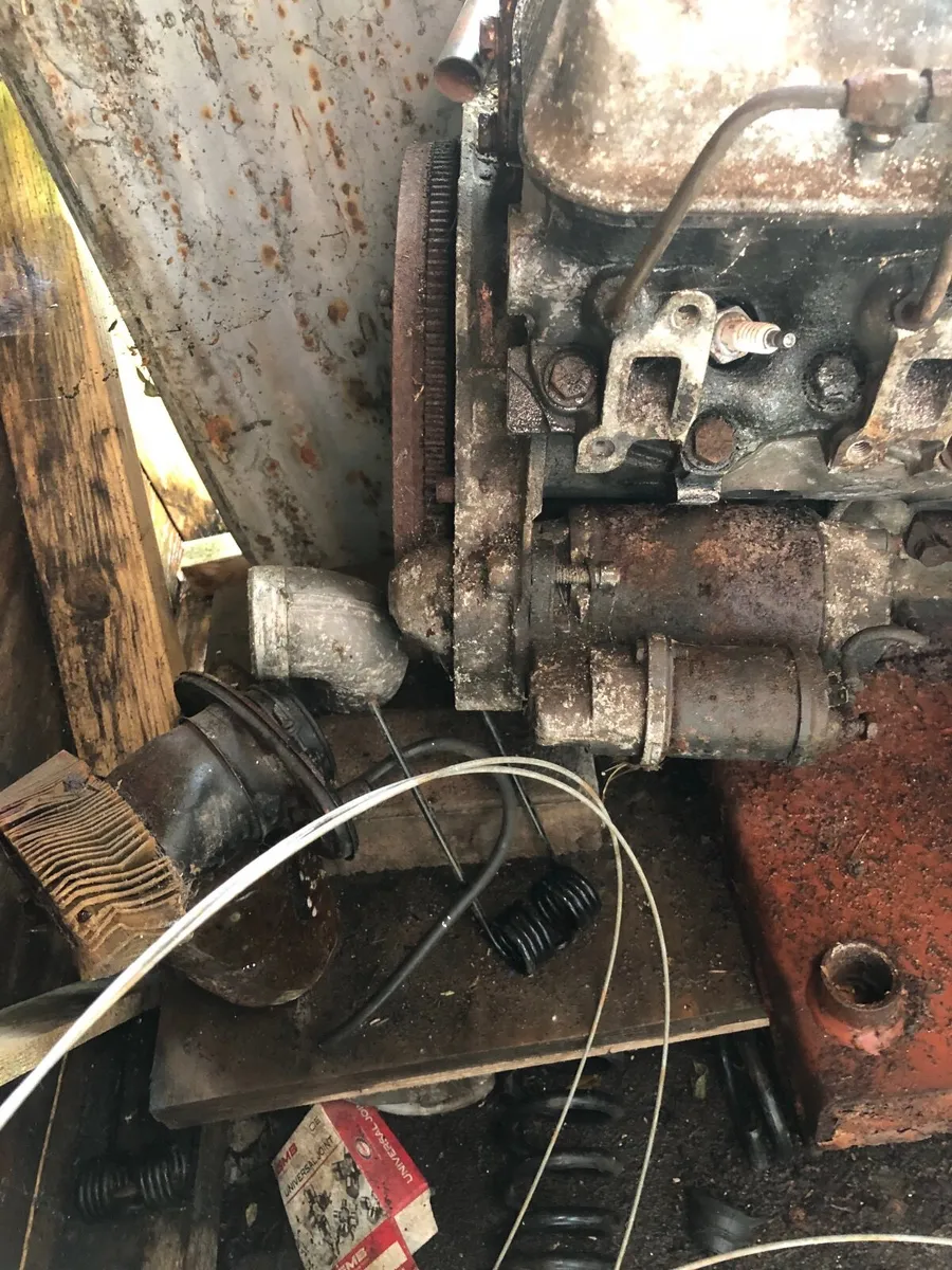 V8 Engine Rover - Image 2