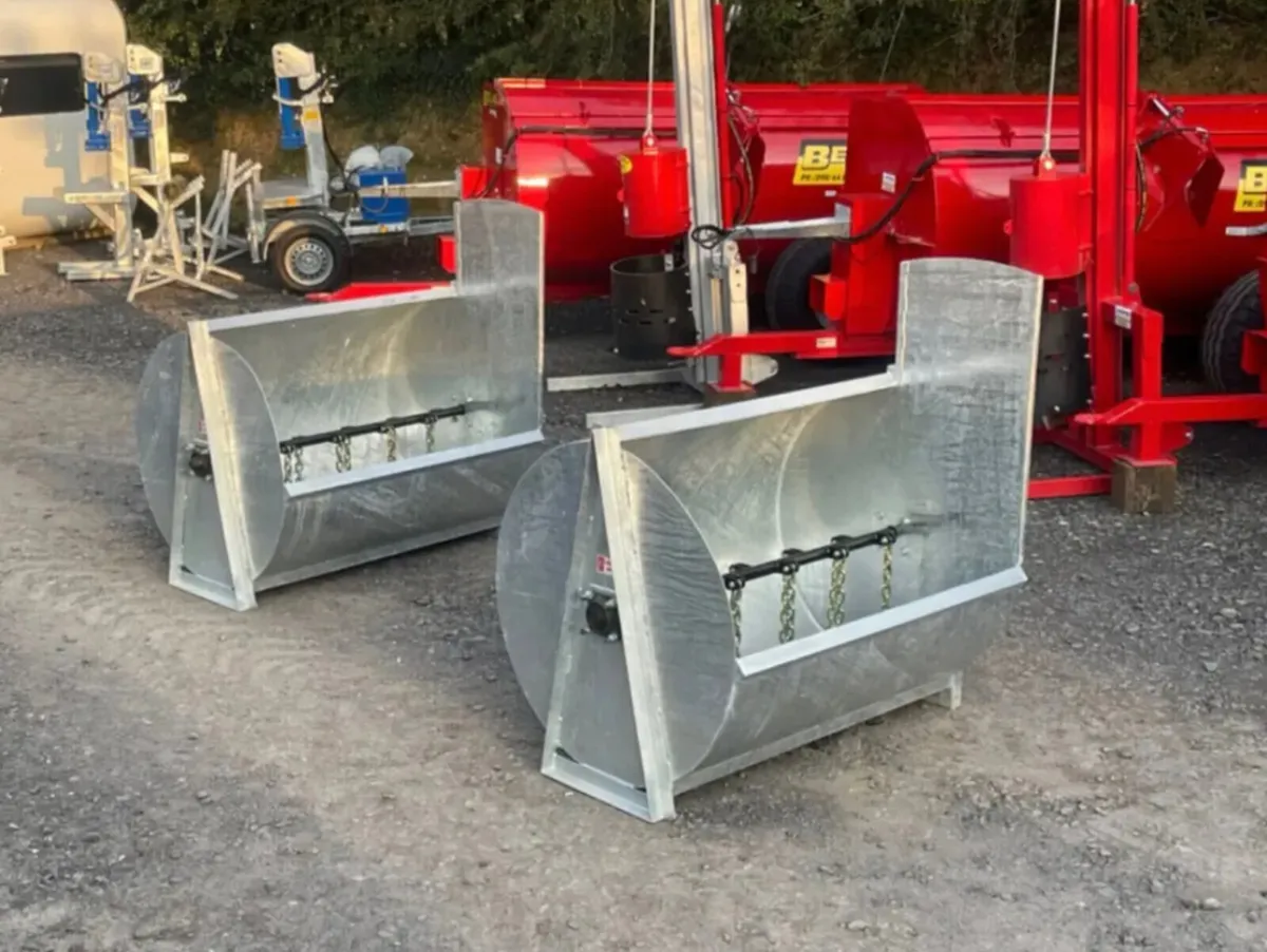 MINI MUCK SPREADER 1.25CU SWEENEY NEW - Image 1