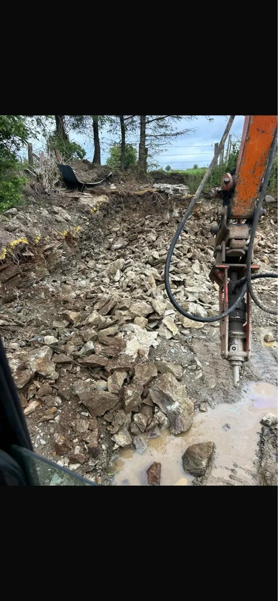 Rock hammer mini digger - Image 1