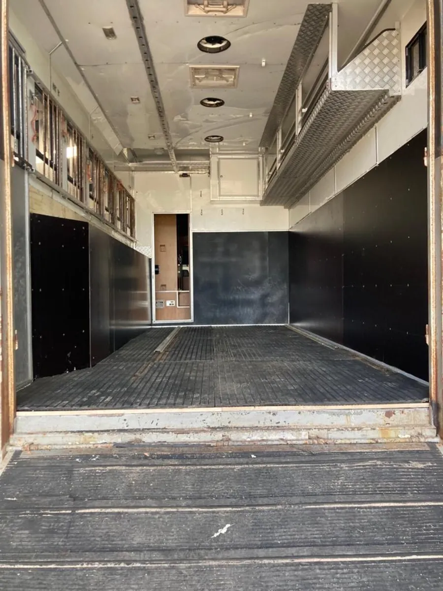 Scania Horsebox - Large living - Refurbed - Image 2