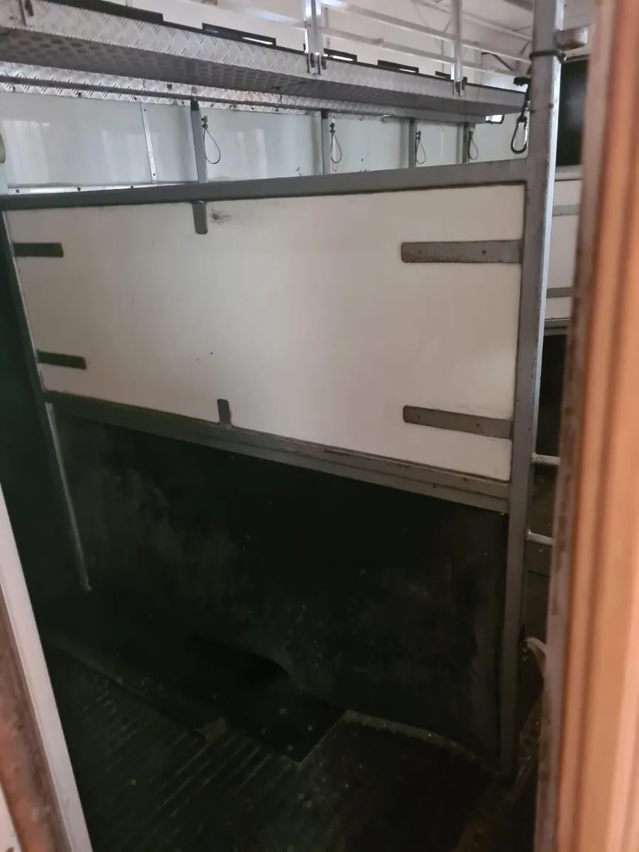 Scania Horsebox - Large living - Refurbed - Image 4