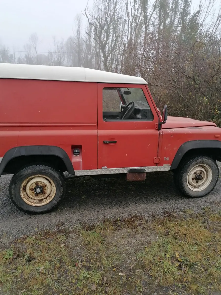 Land Rover Defender - Image 3