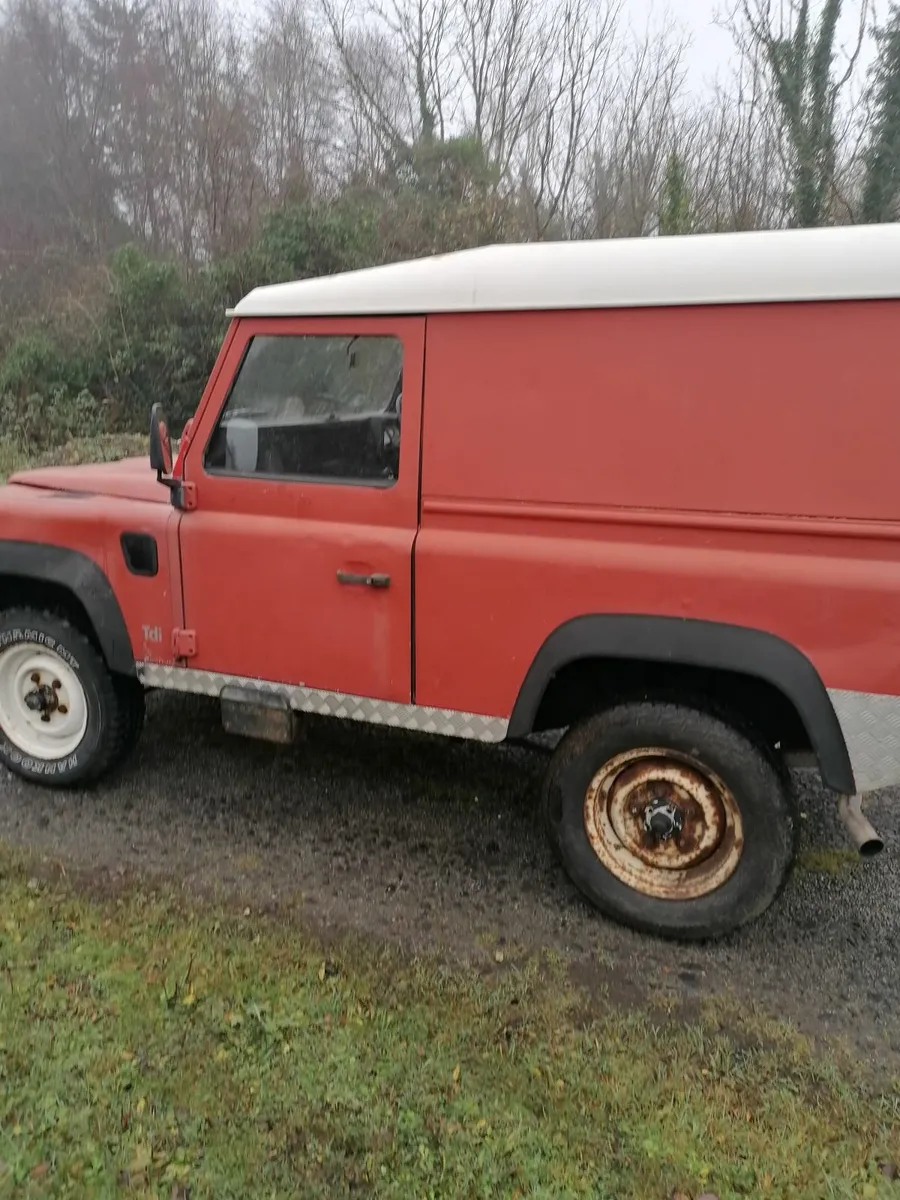 Land Rover Defender - Image 4