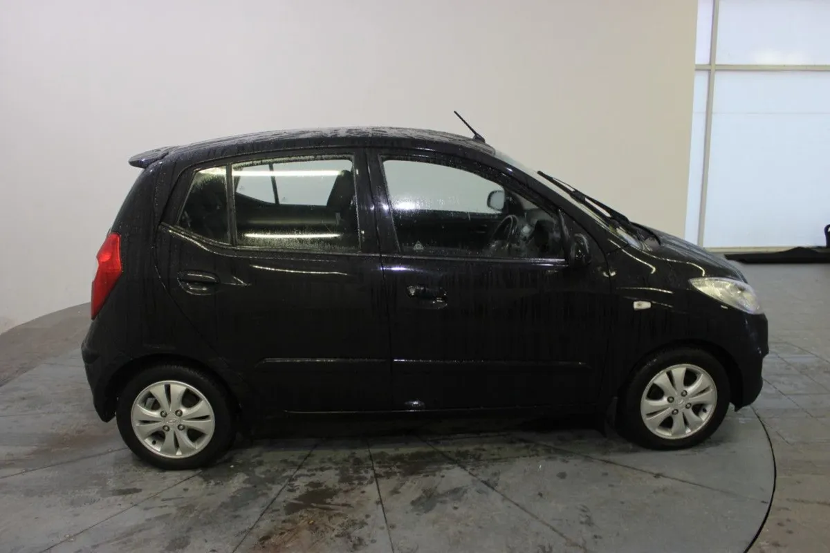 Hyundai i10 1.1 Deluxe Plus - Image 3
