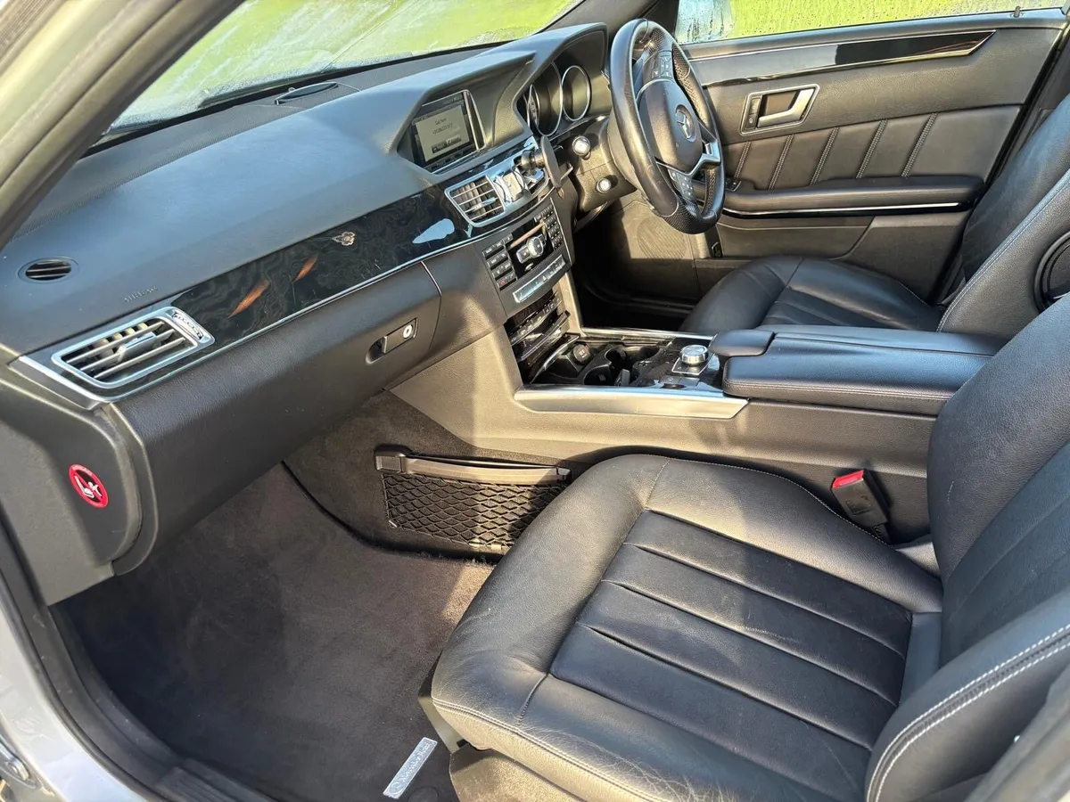 131 Mercedes E220 - Image 3