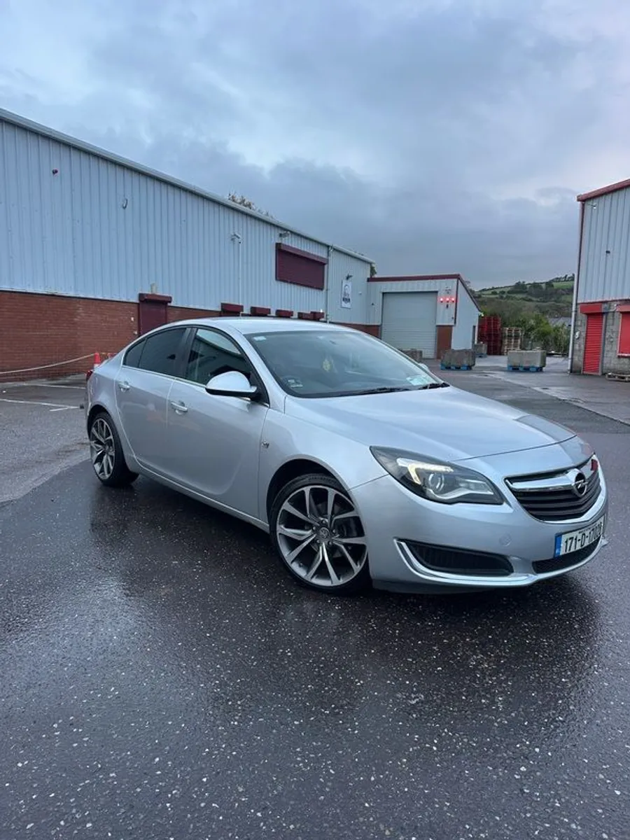 2017 Opel Insignia - Image 1