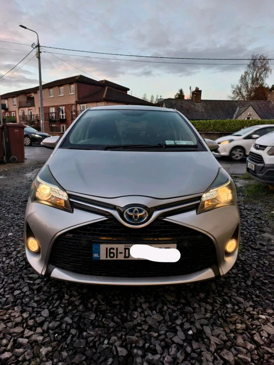 Automatic Hybrid Toyota Yaris 2016 only 36k miles - Image 2