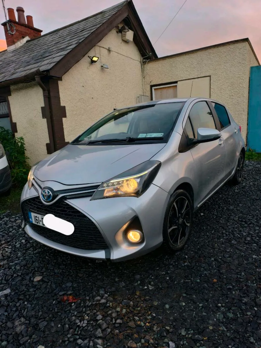 Automatic Hybrid Toyota Yaris 2016 only 36k miles - Image 3