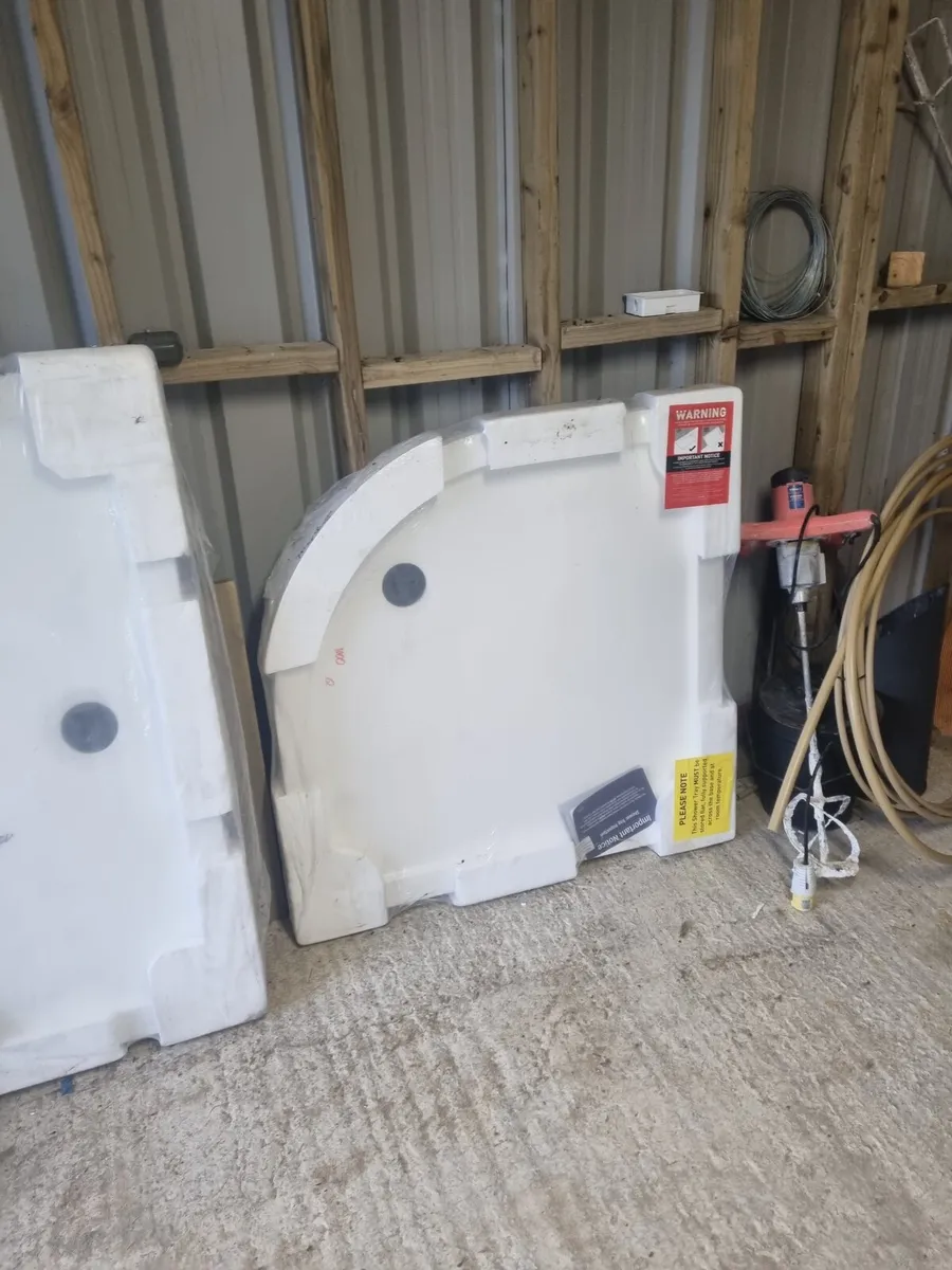 Shower trays - Image 1