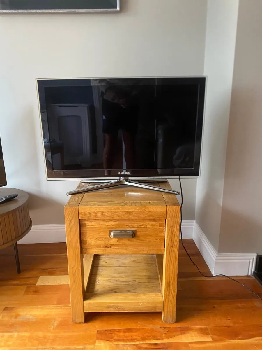 ••35” SAMSUNG TV WITH CABINET••