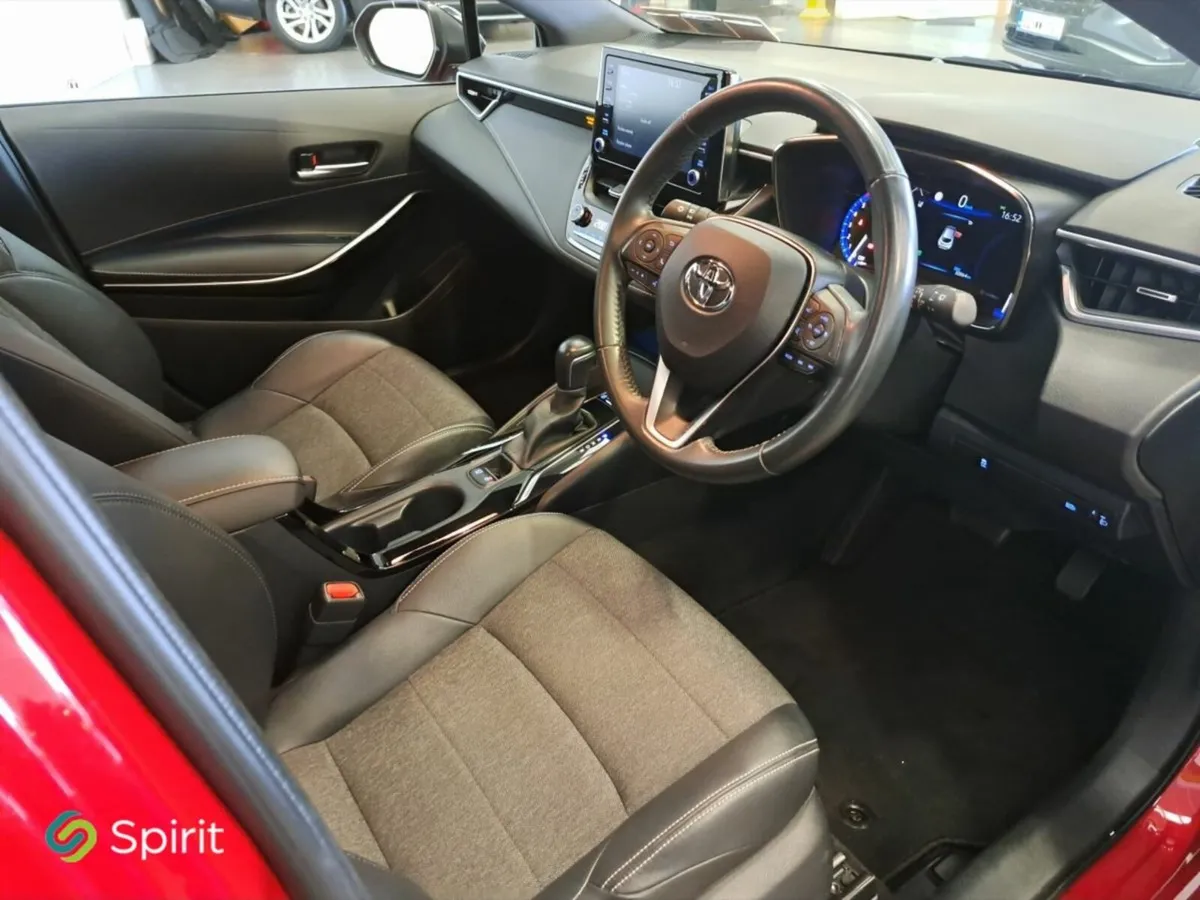 Toyota Corolla Luna Sport Hybrid Hatchback 1.8*Cal - Image 4