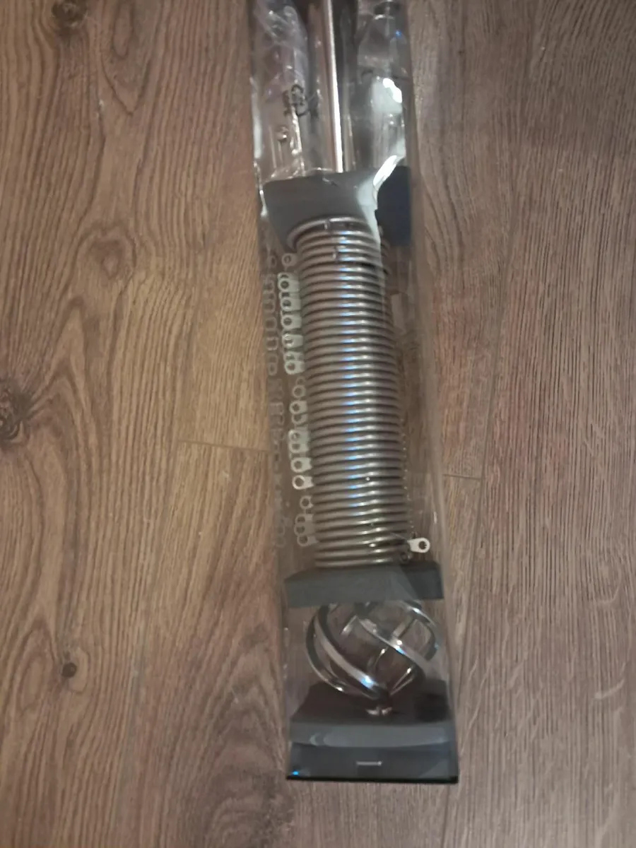 Curtain pole- Extendable  200-300cm - Image 3