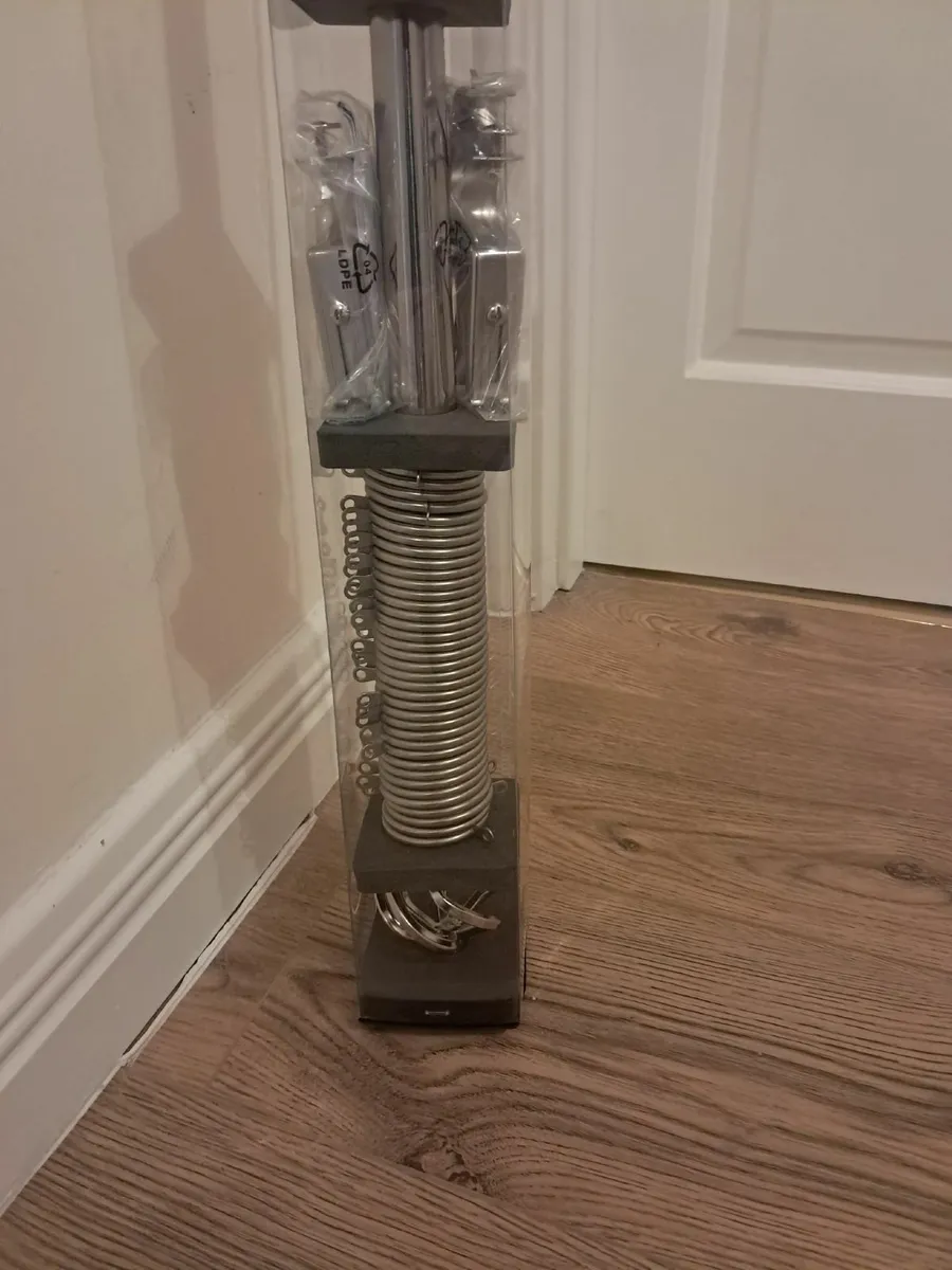 Curtain pole- Extendable  200-300cm - Image 4