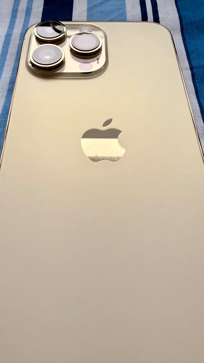 UNLOCKED Gold iPhone 14 Pro Max w Charging Cases - Image 2