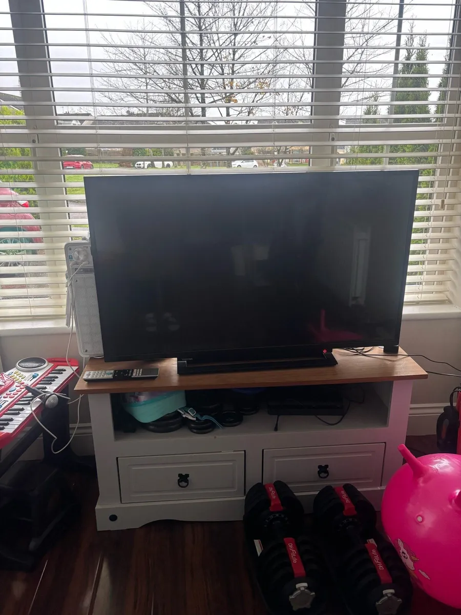 Tv and unit - Image 2