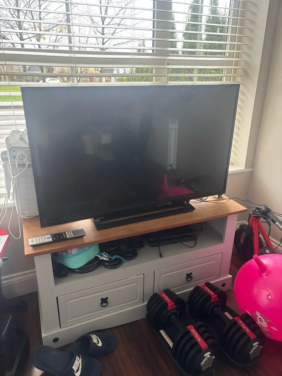 Tv and unit - Image 3