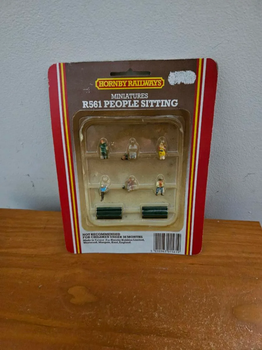 Hornby OO Gauge People Sitting - Image 1