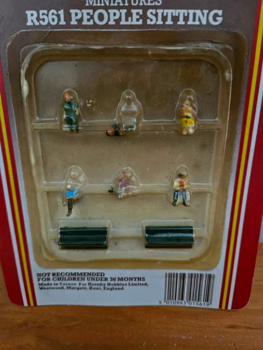 Hornby OO Gauge People Sitting - Image 2