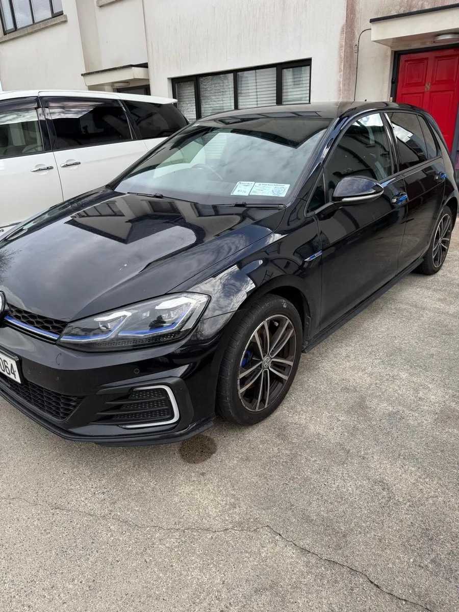 Volkswagen Golf GTE Sports - Image 2