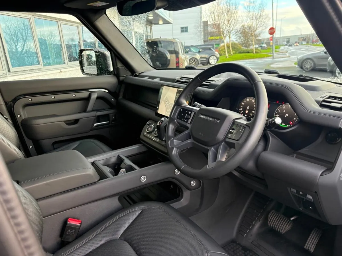 Land Rover Defender X- Dynamic SE // Low Mileage / - Image 2